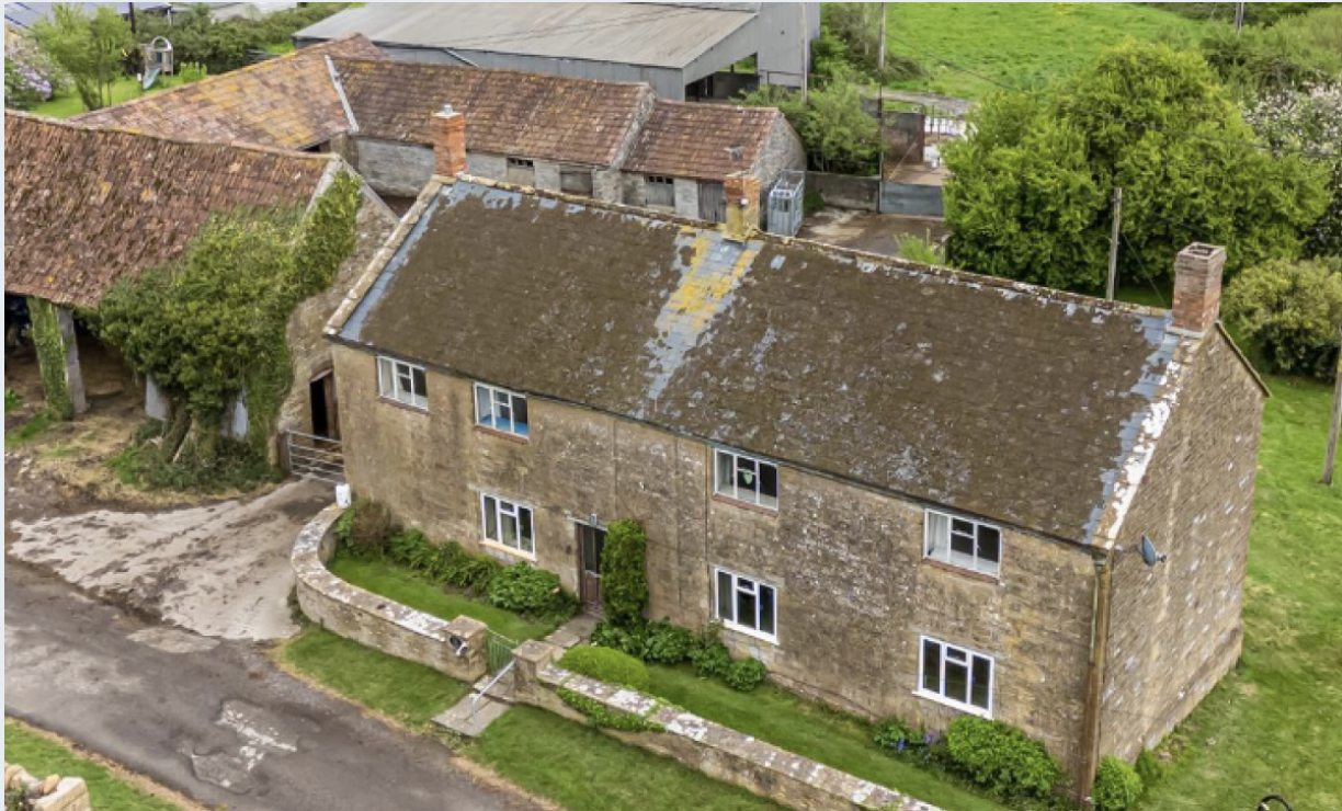 Farmhourse with barns for redevelopment