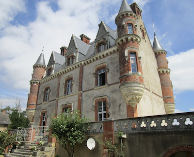 Castle and vineyard for sale