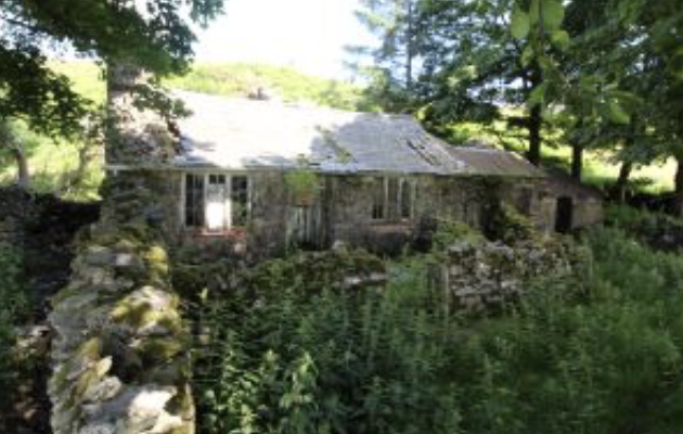 Rural ruined cottage for development